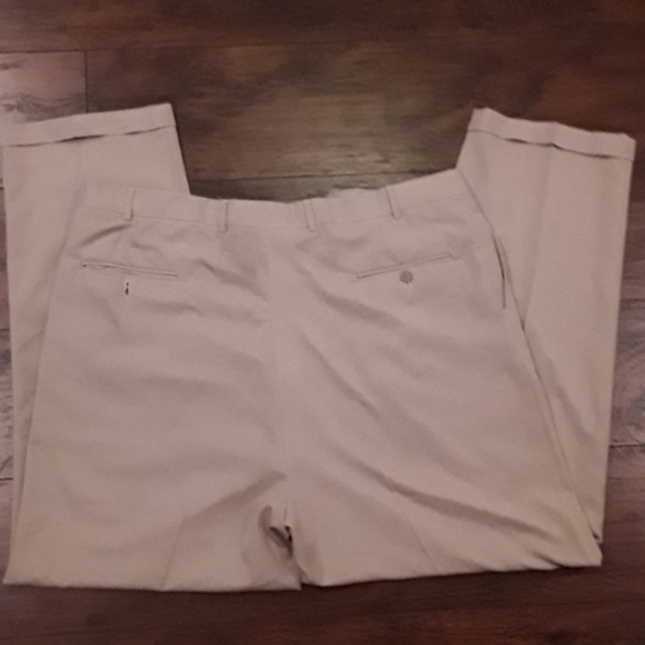 FLASH SALE Bill Blass Tan Dress Pants. Excellent - Picture 2 of 8